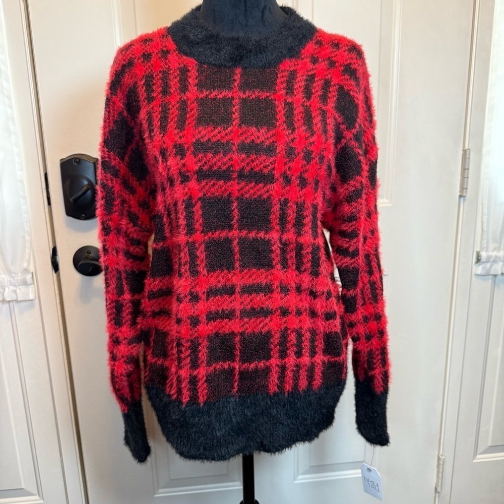 Time and Tru Plaid Sweater Size M (8-10) Red Black Soft Eyelash NWT Holiday